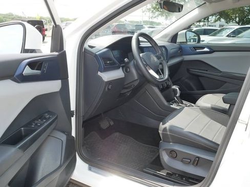 Certified 2023 Volkswagen Taos SE w/ Panoramic Sunroof Package AWD/4WD image 12
