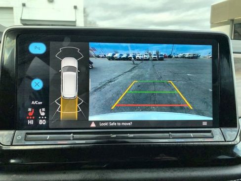 Used 2025 Volkswagen Atlas SE image 17