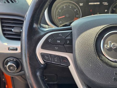 Used 2014 Jeep Cherokee Trailhawk w/ Cold Weather Group AWD/4WD image 39