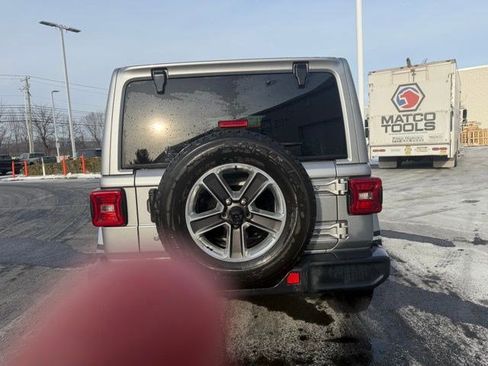 Used 2020 Jeep Wrangler Unlimited Sahara image 5