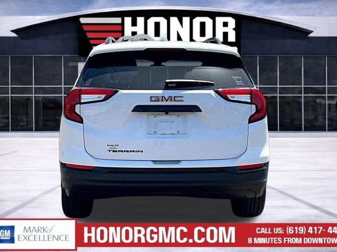 Used 2022 GMC Terrain SLE w/ Driver Convenience Package FWD image 5
