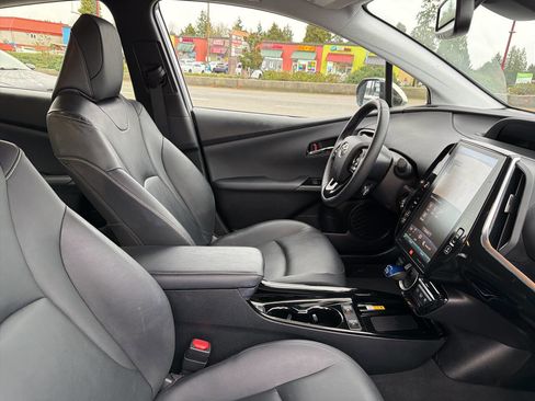 Used 2020 Toyota Prius Prime Limited image 17