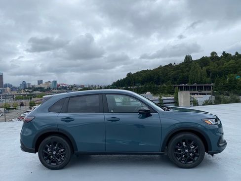 Used 2025 Honda HR-V Sport image 2