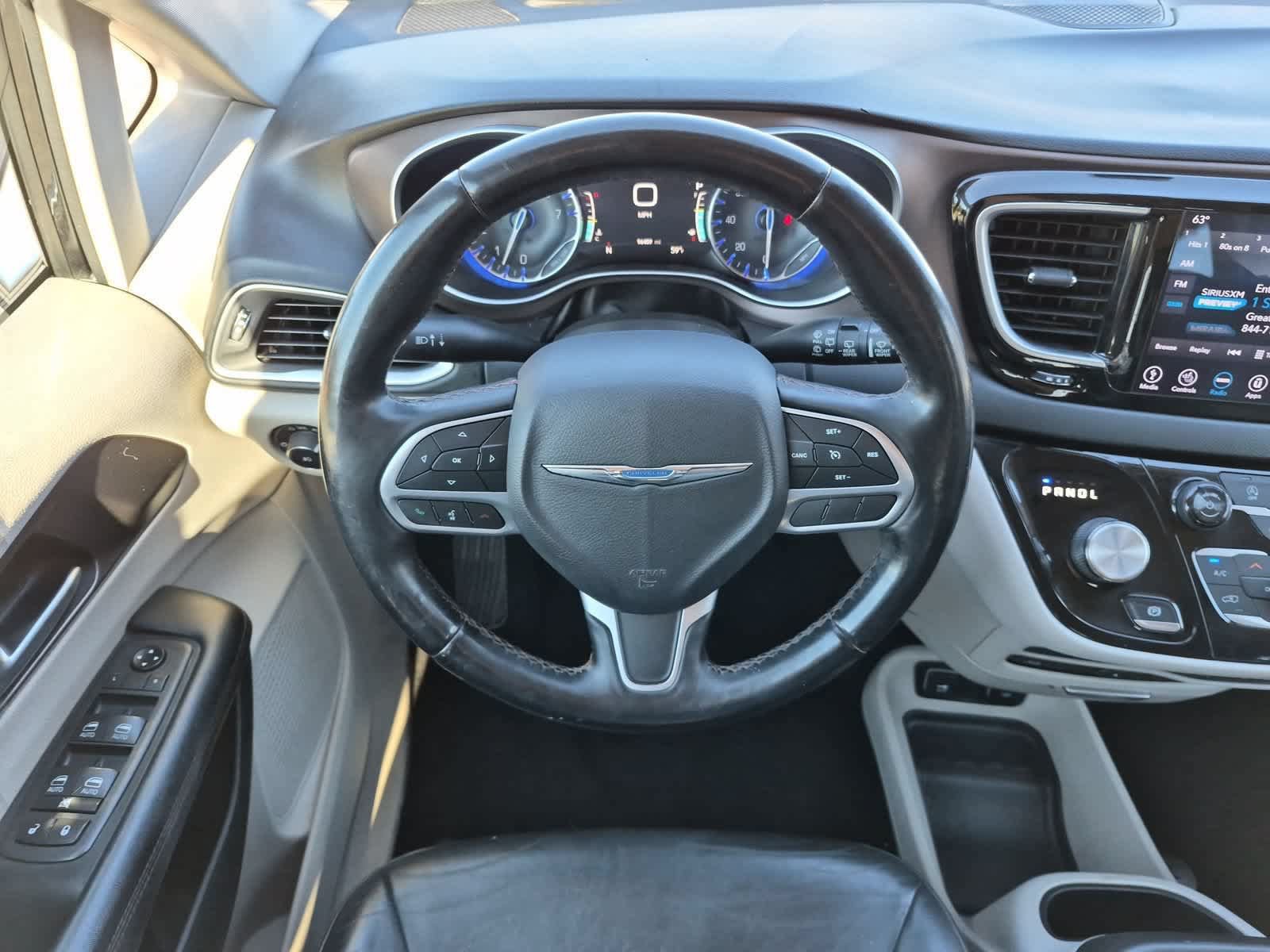 Used 2018 Chrysler Pacifica Touring-L Plus FWD image 22