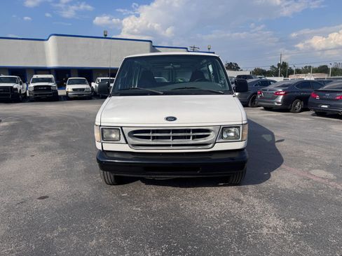 Used 2001 Ford E-150 and Econoline 150 image 2