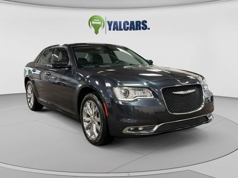 Used 2018 Chrysler 300 Touring L AWD/4WD image 7