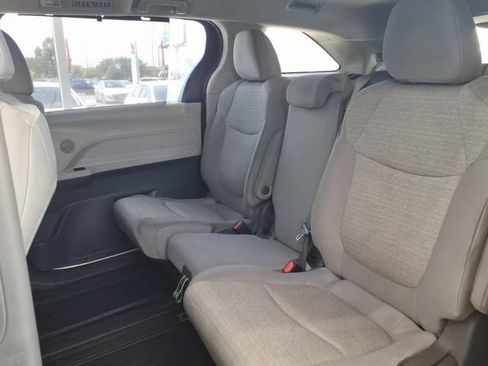 Used 2021 Toyota Sienna LE FWD image 7