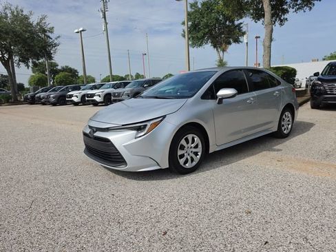 Used 2026 Toyota Corolla LE FWD image 4