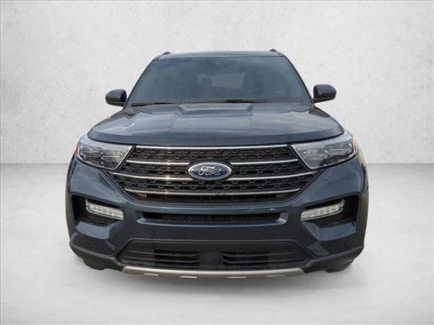 Used 2022 Ford Explorer XLT w/ Equipment Group 202A image 2