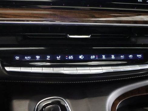 Used 2023 Cadillac Escalade Premium Luxury Platinum AWD/4WD image 22