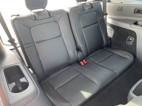 Used 2025 Lincoln Aviator Reserve w/ Luxury Package AWD/4WD image 31