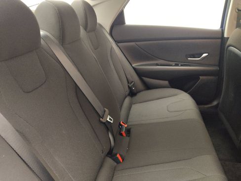 Used 2024 Hyundai Elantra SE FWD image 19