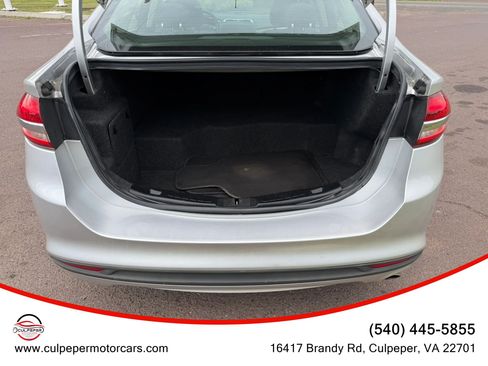 Used 2018 Ford Fusion SE FWD image 12