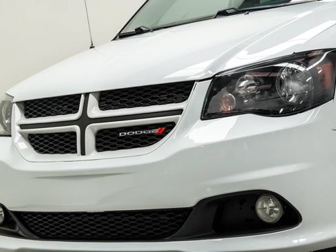 Used 2019 Dodge Grand Caravan GT FWD image 2