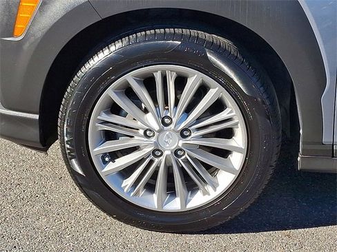 Used 2019 Hyundai Kona SEL image 8