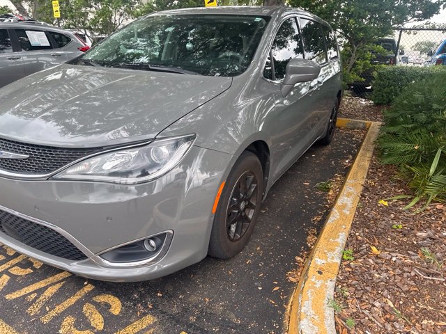 Used 2020 Chrysler Pacifica Touring w/ Advanced Safetytec Group FWD image 3
