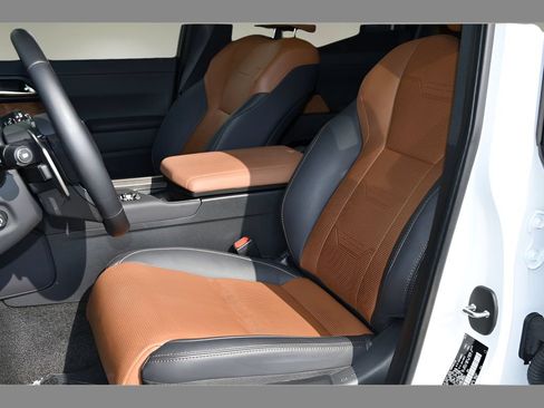 Used 2024 Lexus GX 550 w/ Accessory Package (Z1) AWD/4WD image 14