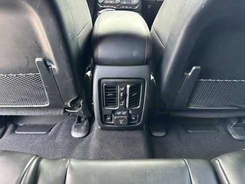 Used 2025 Dodge Durango GT AWD/4WD image 31