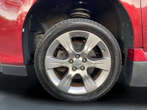 Used 2014 Toyota Sienna SE image 32