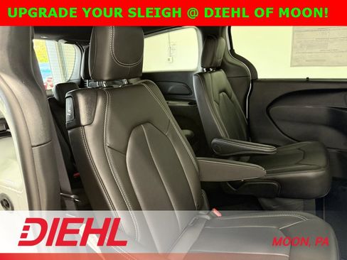New 2026 Chrysler Pacifica Select image 13