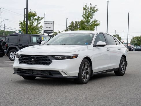 Used 2024 Honda Accord EX image 3
