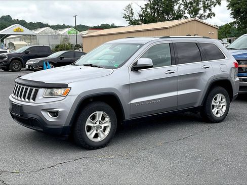 Used 2016 Jeep Grand Cherokee Laredo w/ Quick Order Package 23E AWD/4WD image 2