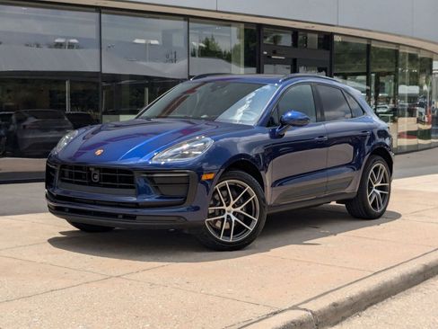 Certified 2025 Porsche Macan image 1