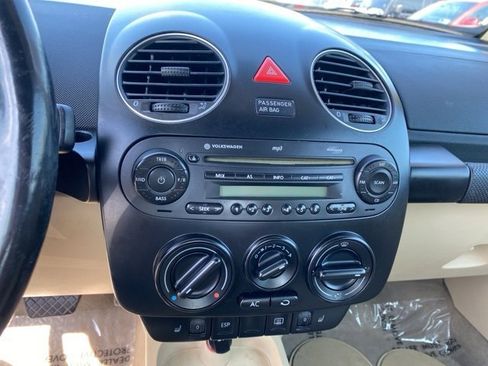 Used 2009 Volkswagen Beetle S image 14