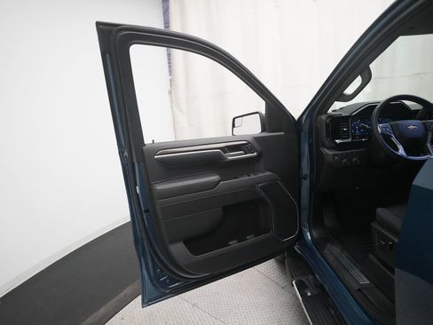 Used 2024 Chevrolet Silverado 1500 LT AWD/4WD image 31