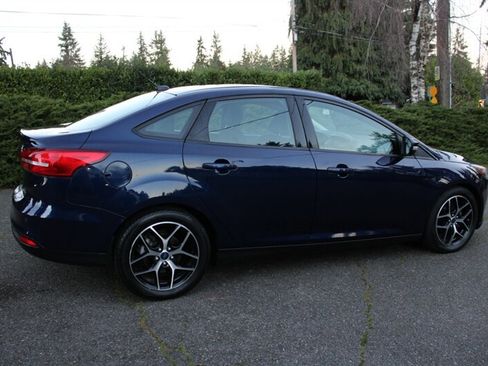 Used 2017 Ford Focus SEL w/ Cold Weather Package image 3