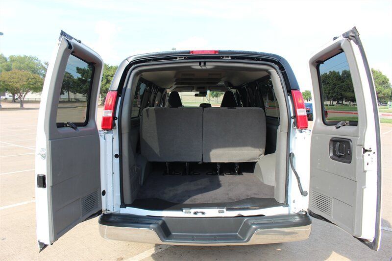 Used 2025 GMC Savana 3500 LT w/ LT Preferred Equipment Group RWD image 7