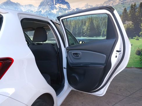 Used 2016 Toyota Yaris SE image 30