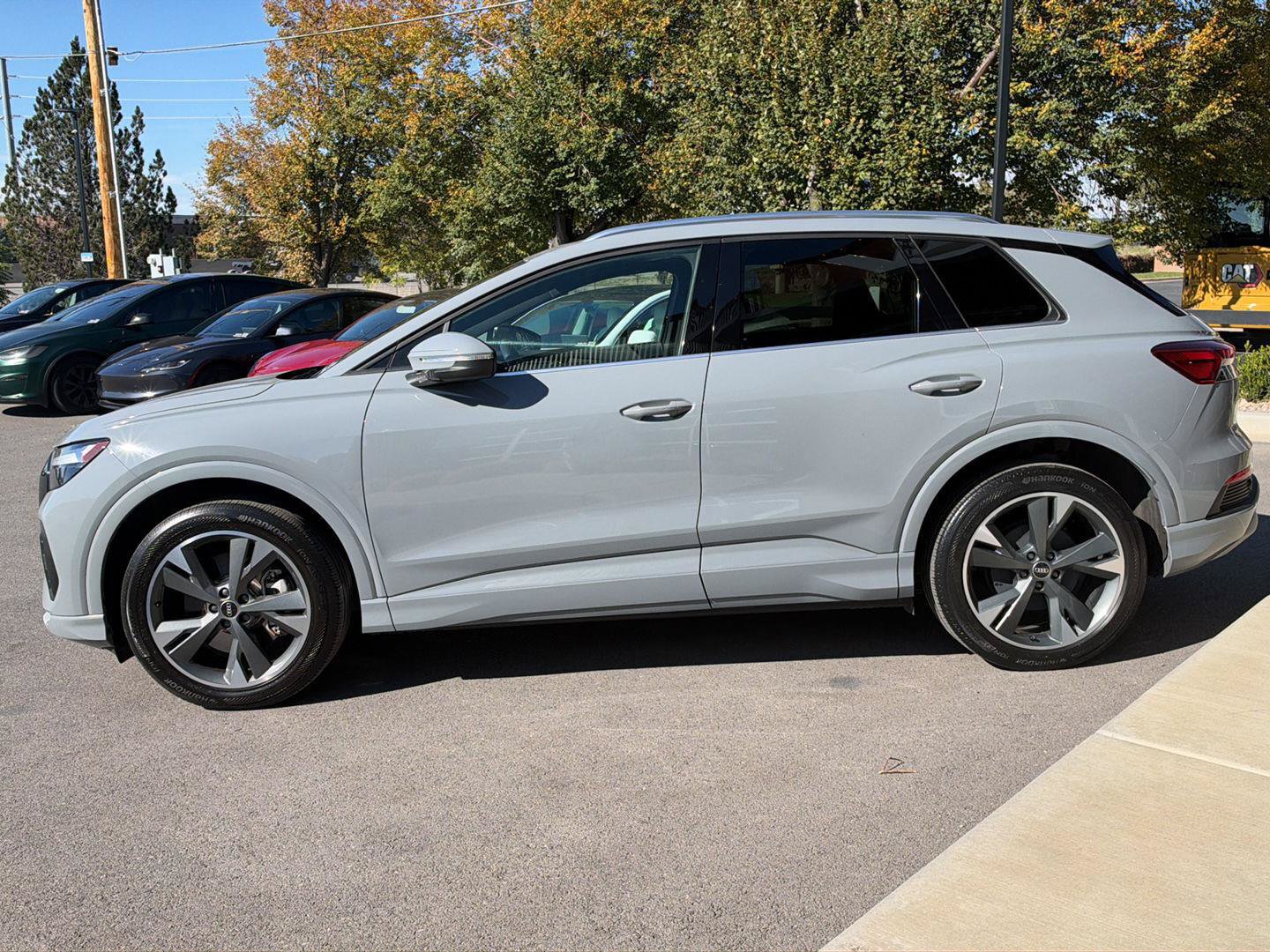Used 2022 Audi Q4 e-tron Premium w/ Convenience Package AWD/4WD image 5