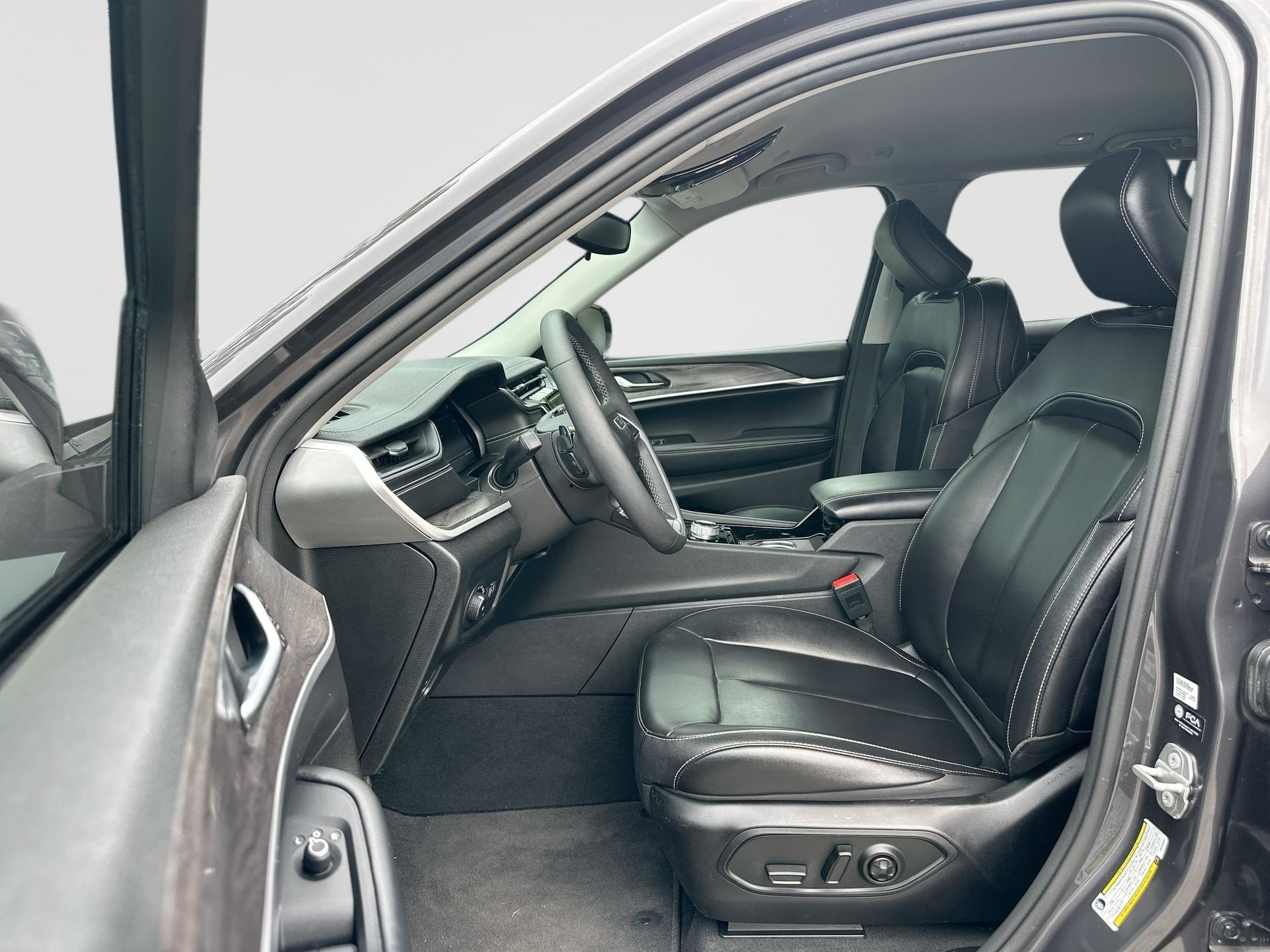 Used 2023 Jeep Grand Cherokee Limited RWD image 19