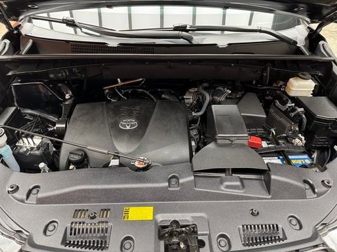 Used 2019 Toyota Highlander AWD V6 image 26