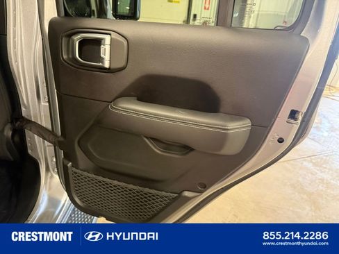 Used 2019 Jeep Wrangler Unlimited Sahara w/ Cold Weather Group AWD/4WD image 25