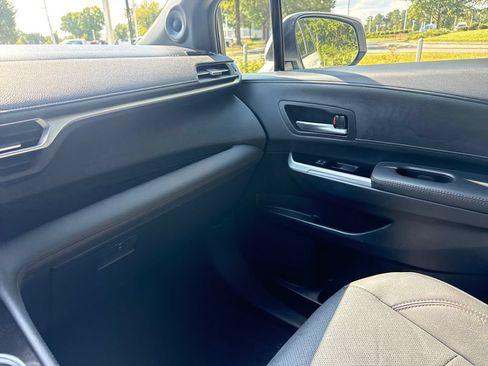 Used 2025 Toyota Sienna Limited FWD image 17