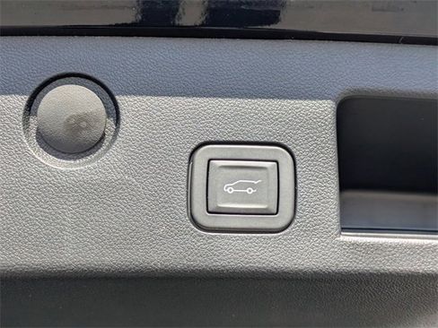 Used 2025 Chevrolet Equinox LT w/ Convenience Package II image 14