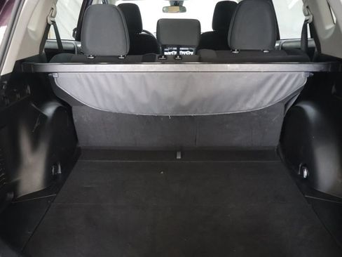 Used 2018 Toyota RAV4 LE AWD/4WD image 13