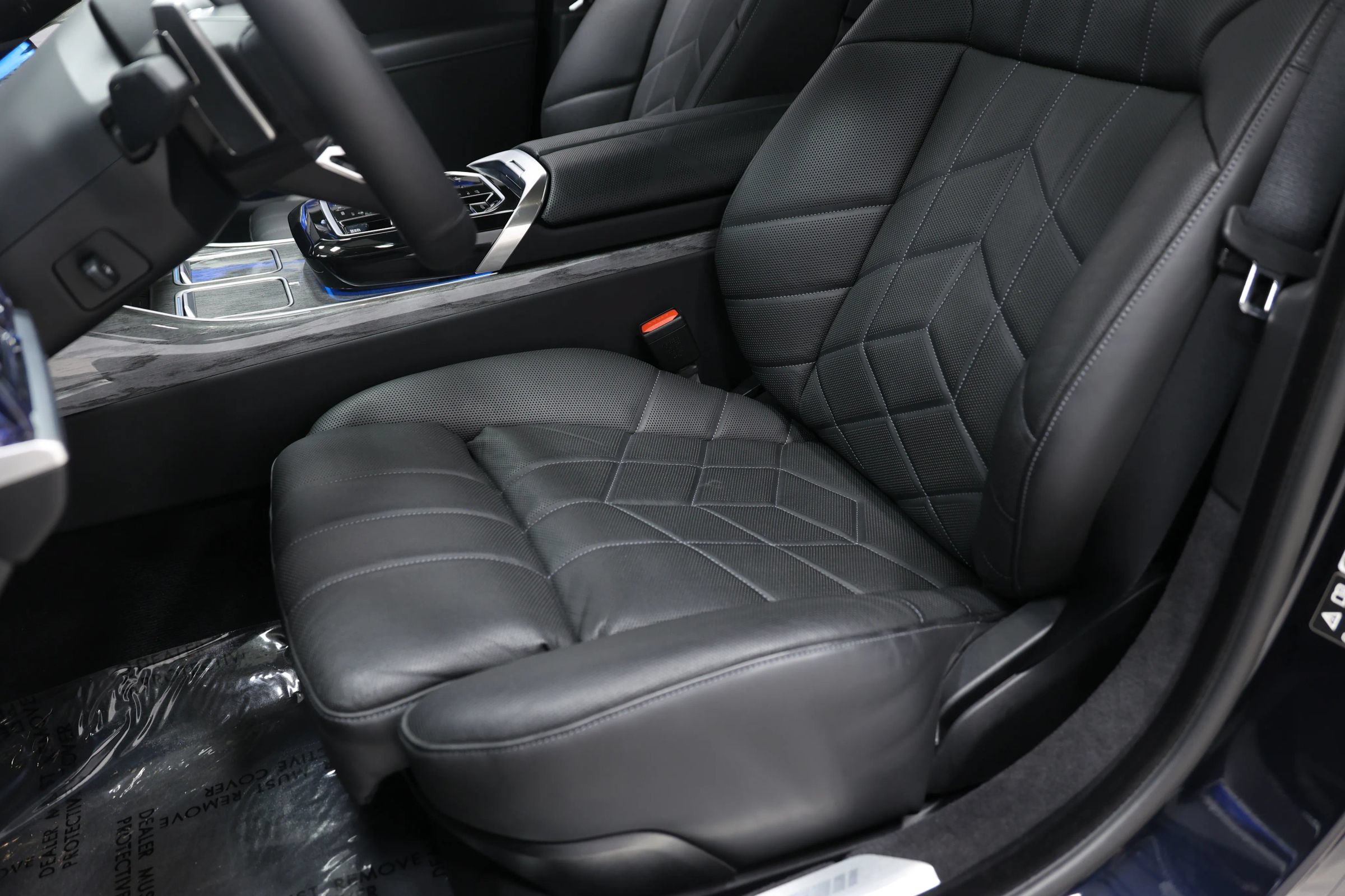 Used 2024 BMW 760i xDrive w/ Executive Package AWD/4WD image 19