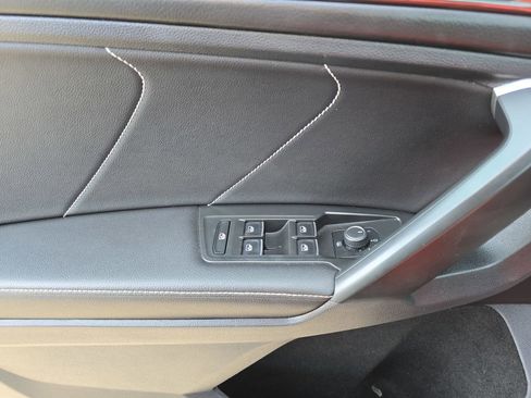 Used 2023 Volkswagen Tiguan SE image 31