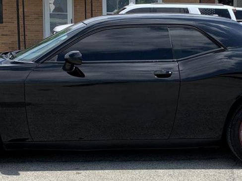 Used 2014 Dodge Challenger SXT RWD image 2