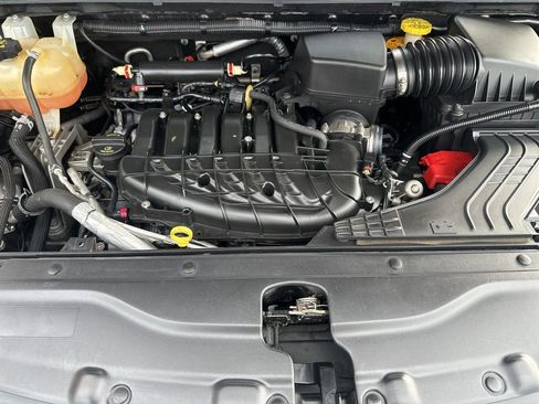 Used 2017 Chrysler Pacifica Touring image 10