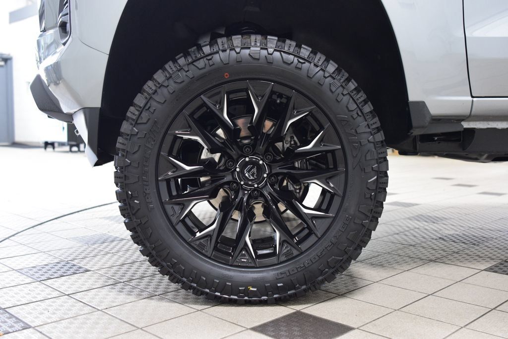 Used 2024 Chevrolet Colorado LT w/ LT Convenience Package III AWD/4WD image 30