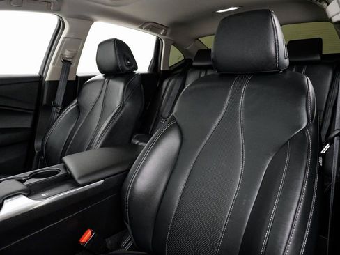 Certified 2025 Acura TLX w/ Technology Package image 10