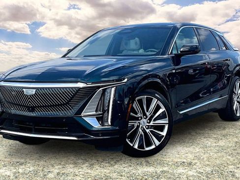 Certified 2025 Cadillac Lyriq Luxury image 3