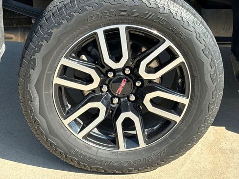 Used 2023 GMC Sierra 1500 AT4 w/ AT4 Preferred Package AWD/4WD image 9