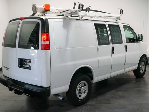 Used 2015 Chevrolet Express 2500 RWD image 4