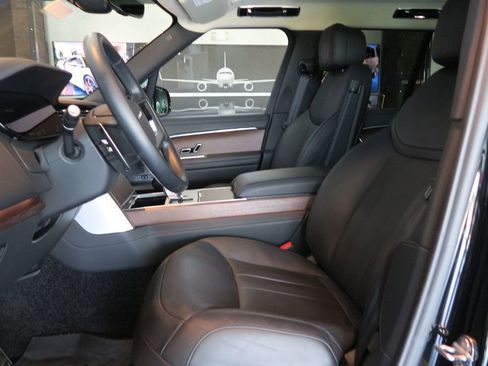 Used 2025 Land Rover Range Rover SE AWD/4WD image 12