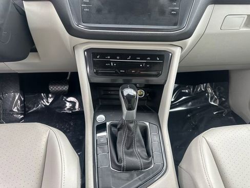 Used 2022 Volkswagen Tiguan SE FWD image 24